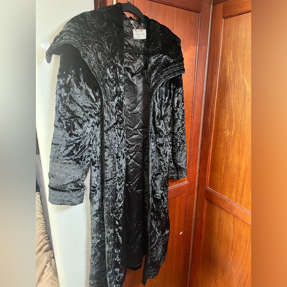 Black Silky Coat Jaeger Limited Edition - Picture 9 of 17